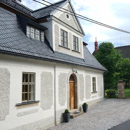 Baroque Chaplain House Kaplanka 1796 A. D. - Historical Luxury Apts In Bohemian Paradise Zelezny Brod Экстерьер фото