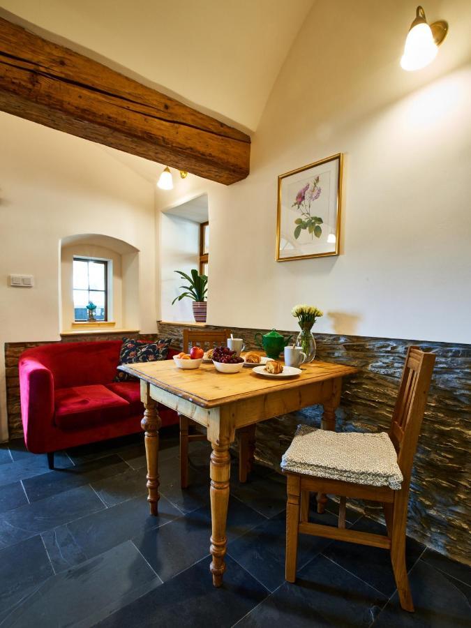 Baroque Chaplain House Kaplanka 1796 A. D. - Historical Luxury Apts In Bohemian Paradise Zelezny Brod Экстерьер фото